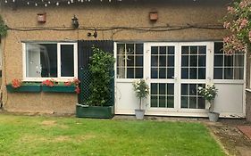 1 Mile From Harry Potter Tour Self Contained Flat One Bedroom Plus New Sofa Bed In Lounge